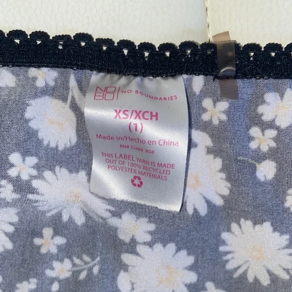 No Boundaries Black and White Floral Blouse - Picture 2 of 4